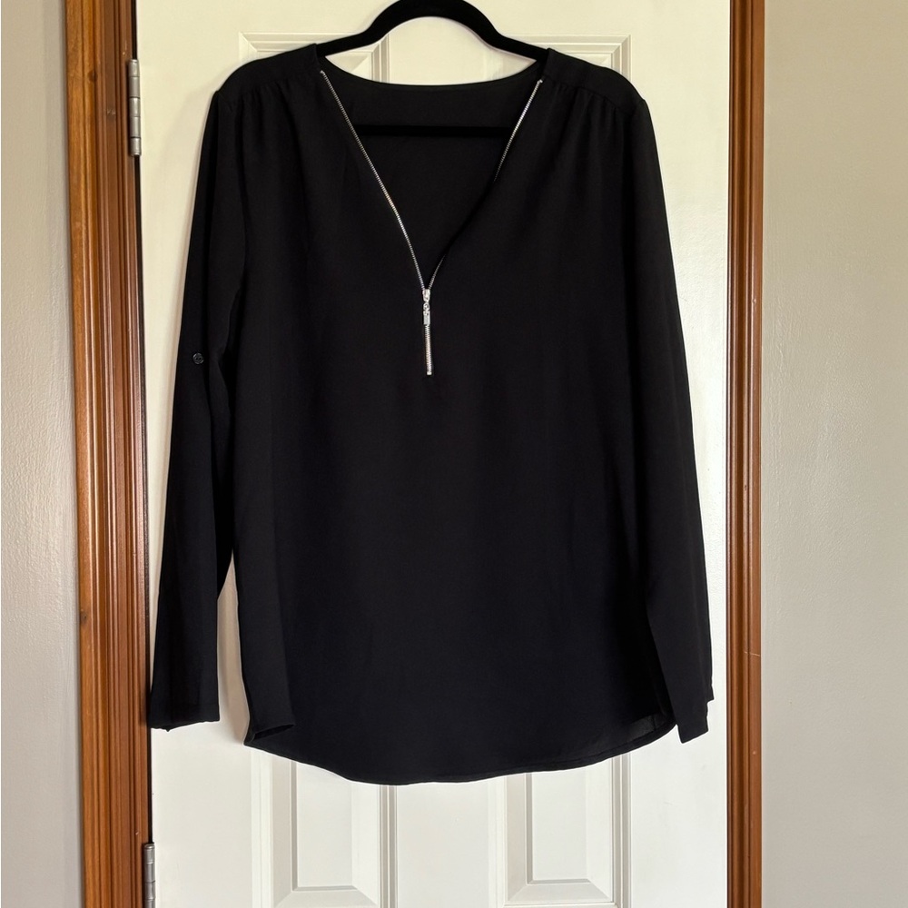⭐️NWOT⭐️Black Women's Blouse with Zipper